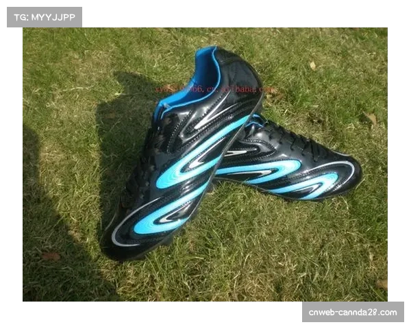 运动品牌发布新款足球鞋，宣称其鞋面科技可提升传中旋转与精度