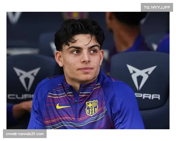 巴萨小将库巴西首次首发，赛后与皮克交换球衣